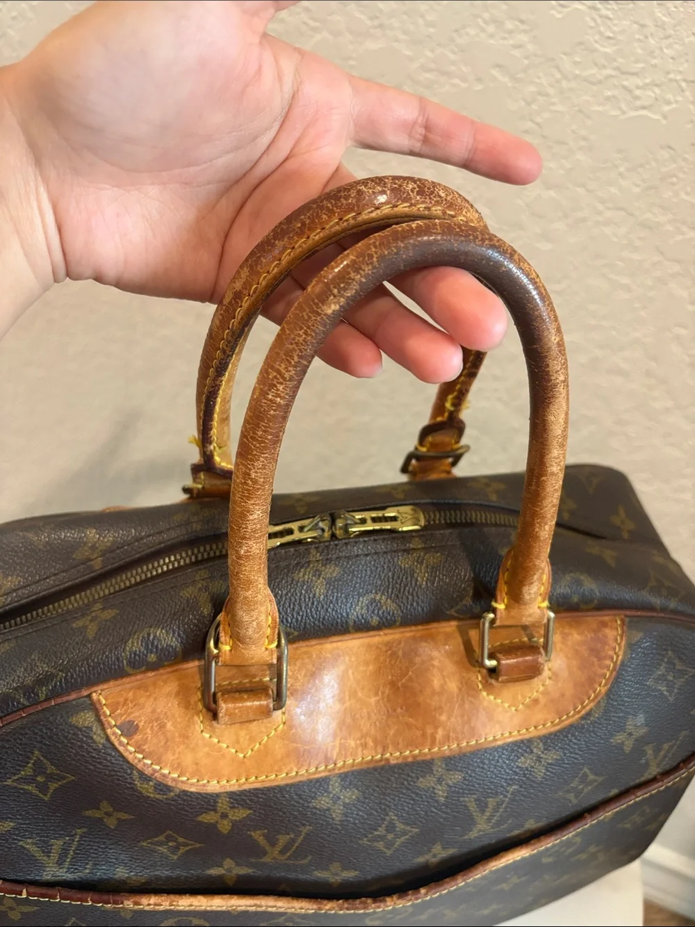 Sold LOUIS VUITTON VI0948 Monogram Deauville Handbag - Picture 3 of 16